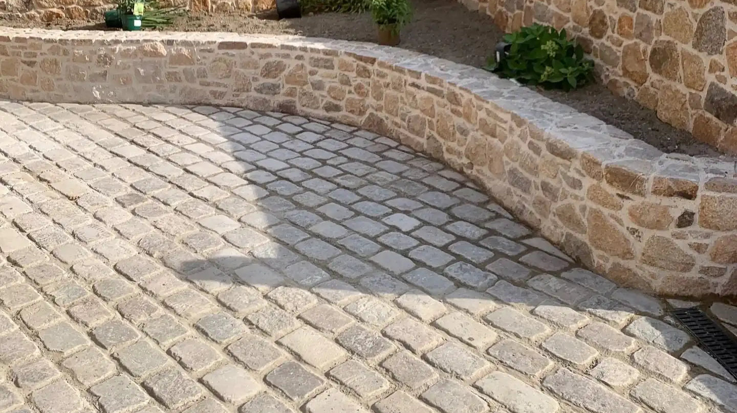 Cobble Tops vs Stone Setts vs Paving Flags: Which Is Right for Your Project?