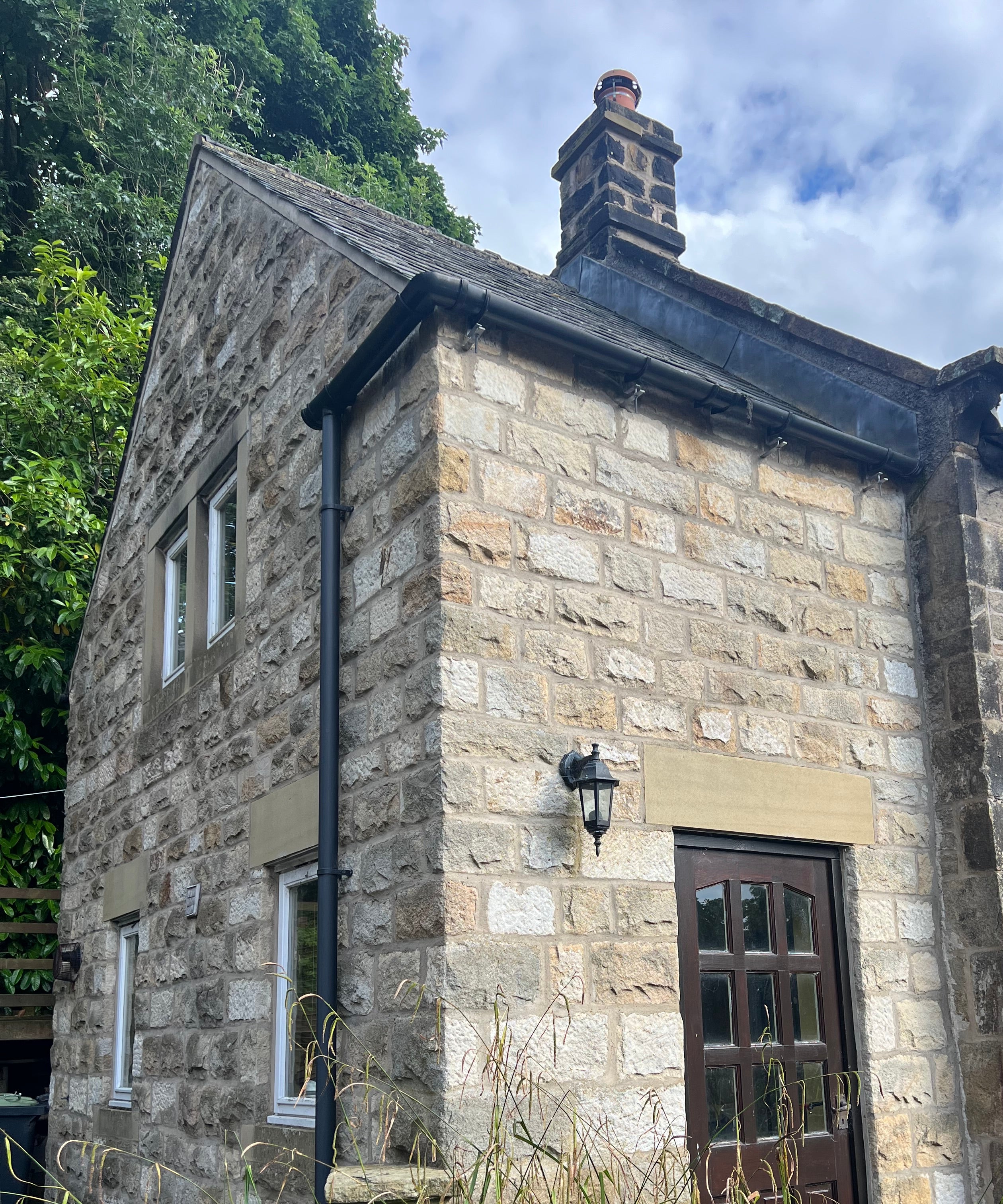 Purchased tumbled building stone for a house extension in peak district. Very happy with the quality of the stone and mix of colours to match the property.