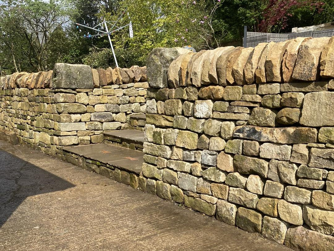 Natural yorkstone Saddleback Sandstone Drystone Wall Copings