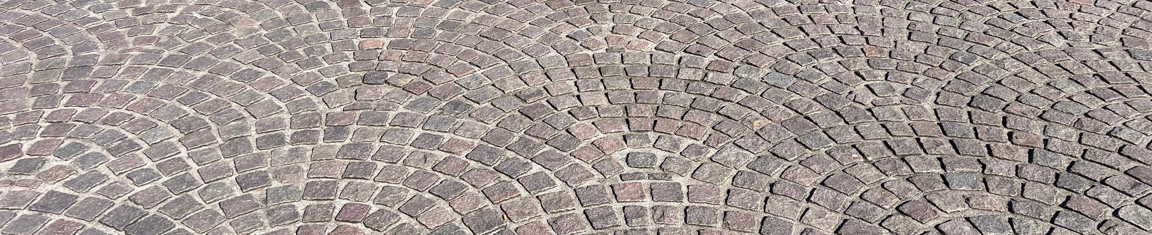 Pink_4x4 cube Victorian granite cobble  setts fan pattern courtyard