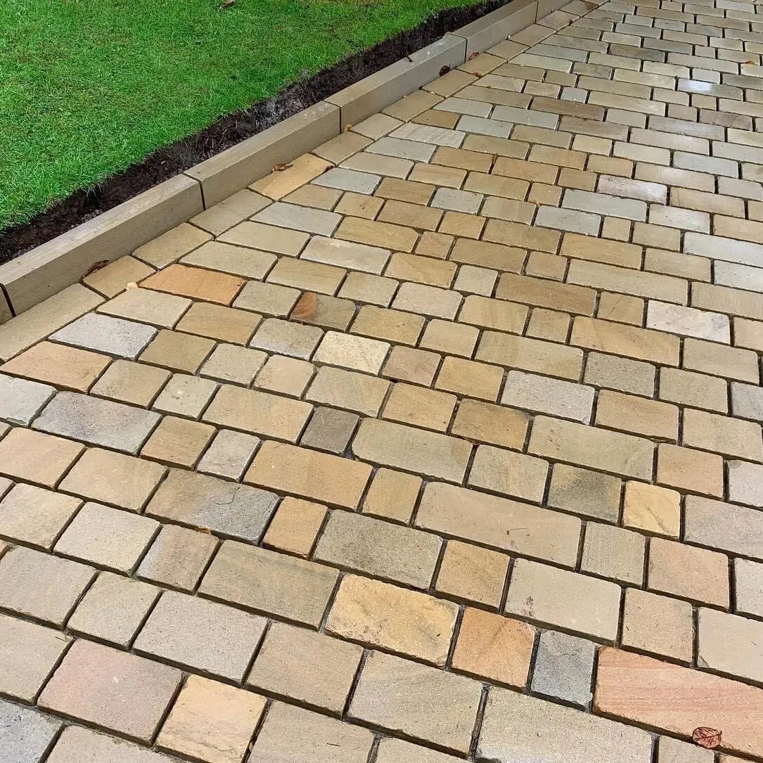 Random Sawn Yorkstone Cobble Setts