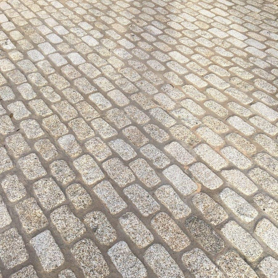 Gold Granite Cobble Setts 200 x 100 - Britannia Stone