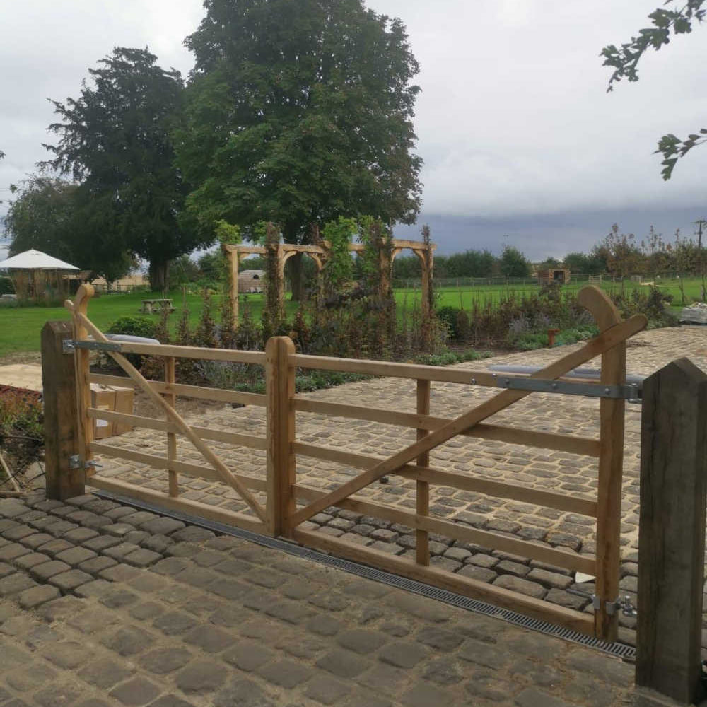 Reclaimed grit stone cobbles | Britannia Stone