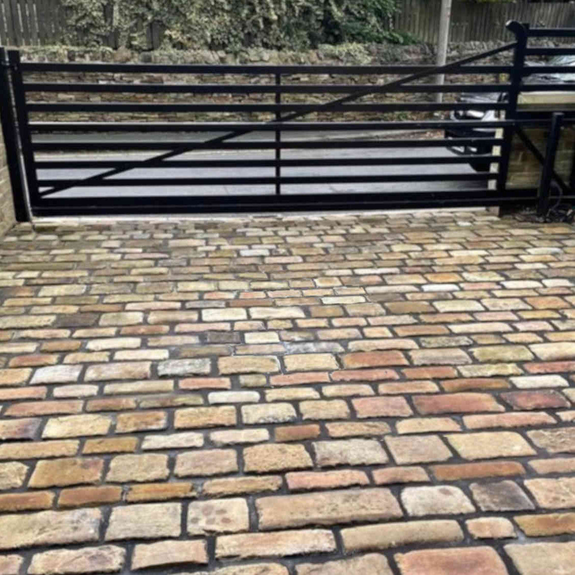 Reclaimed grit stone cobbles | Britannia Stone