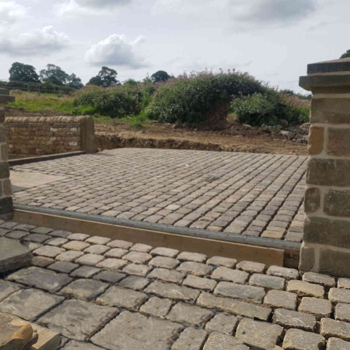 Reclaimed grit stone cobbles | Britannia Stone