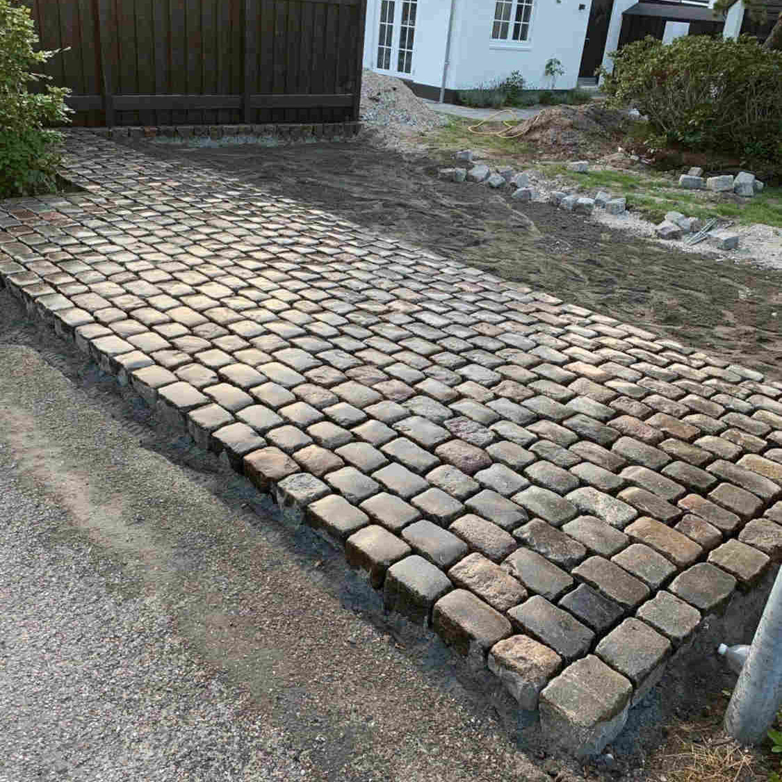 Reclaimed  cobble setts |  Britannia Stone