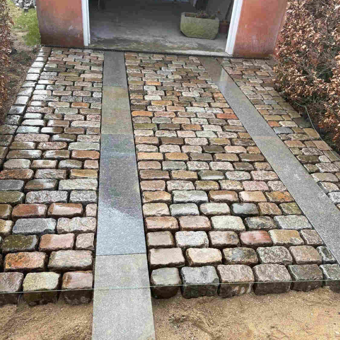 Reclaimed mixed granite cobble setts |  Britannia Stone