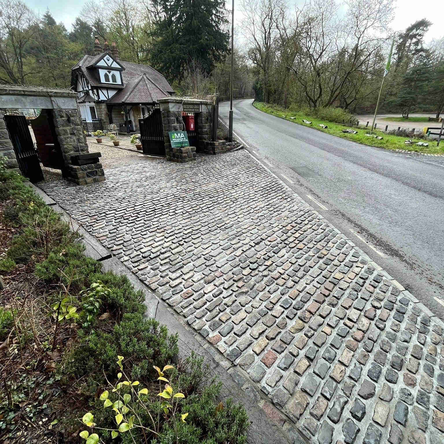 Reclaimed  cobble setts, driveway  |  Britannia Stone
