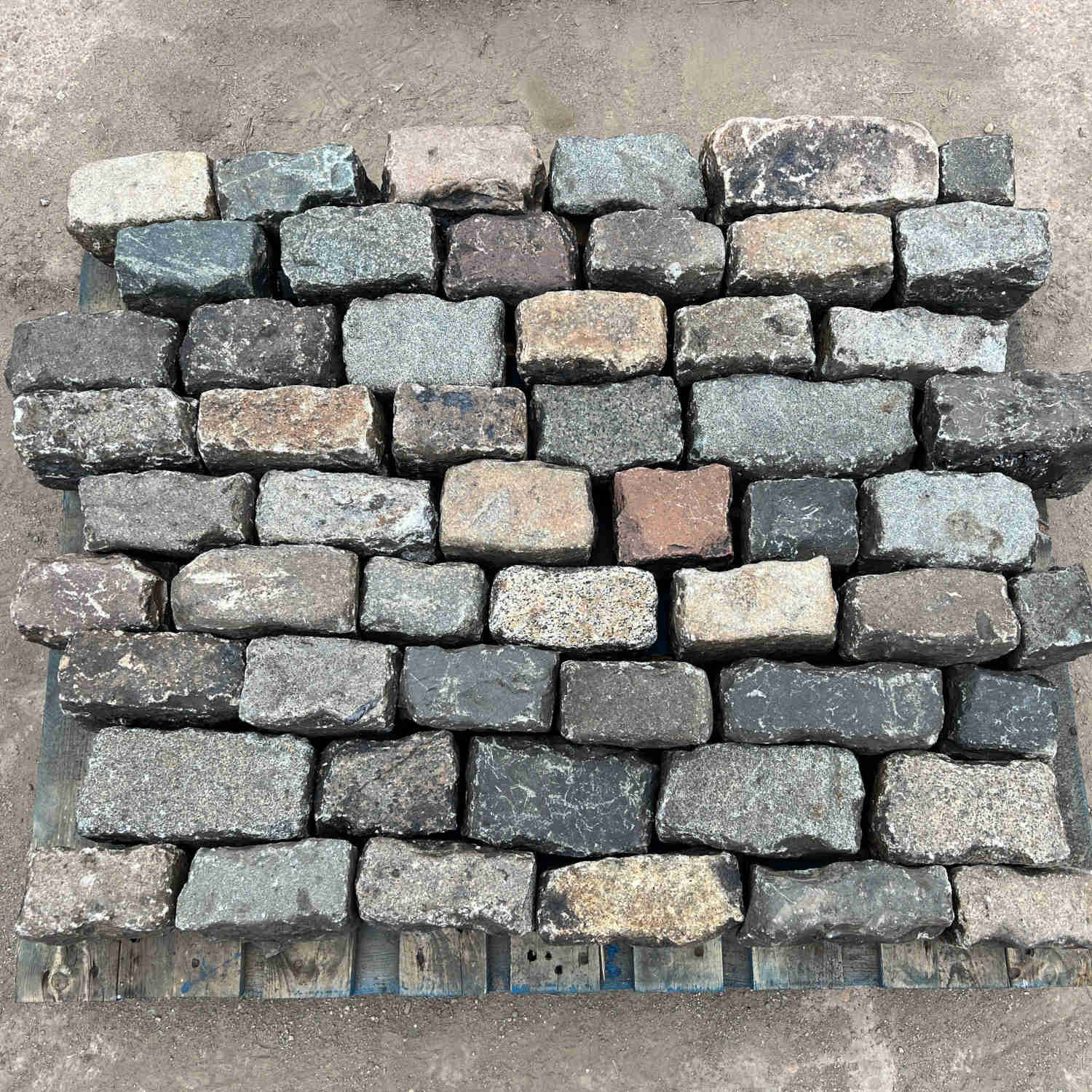 Reclaimed  mixed  granite cobble setts |  Britannia Stone
