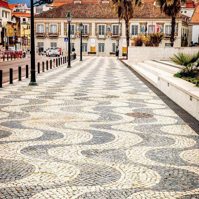 Reclaimed Portuguese Cream Calico Cobbles (Ton Bag) - Reclaimed Brick Company