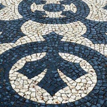 Reclaimed Portuguese Cream Calico Cobbles (Ton Bag) - Reclaimed Brick Company