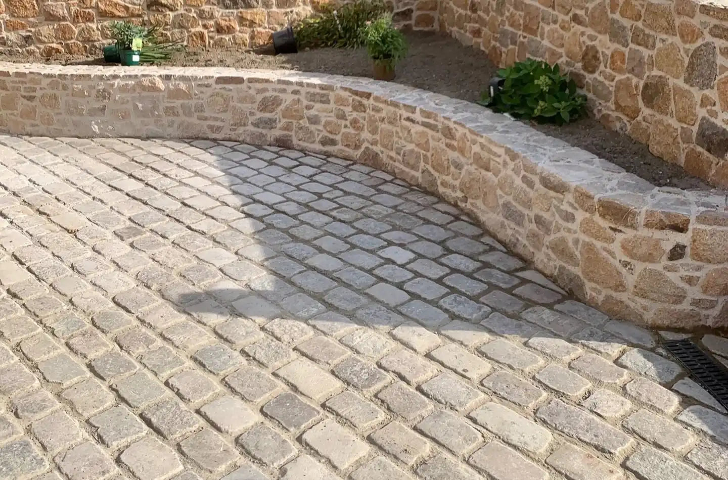Cobble Tops vs Stone Setts vs Paving Flags: Which Is Right for Your Project?