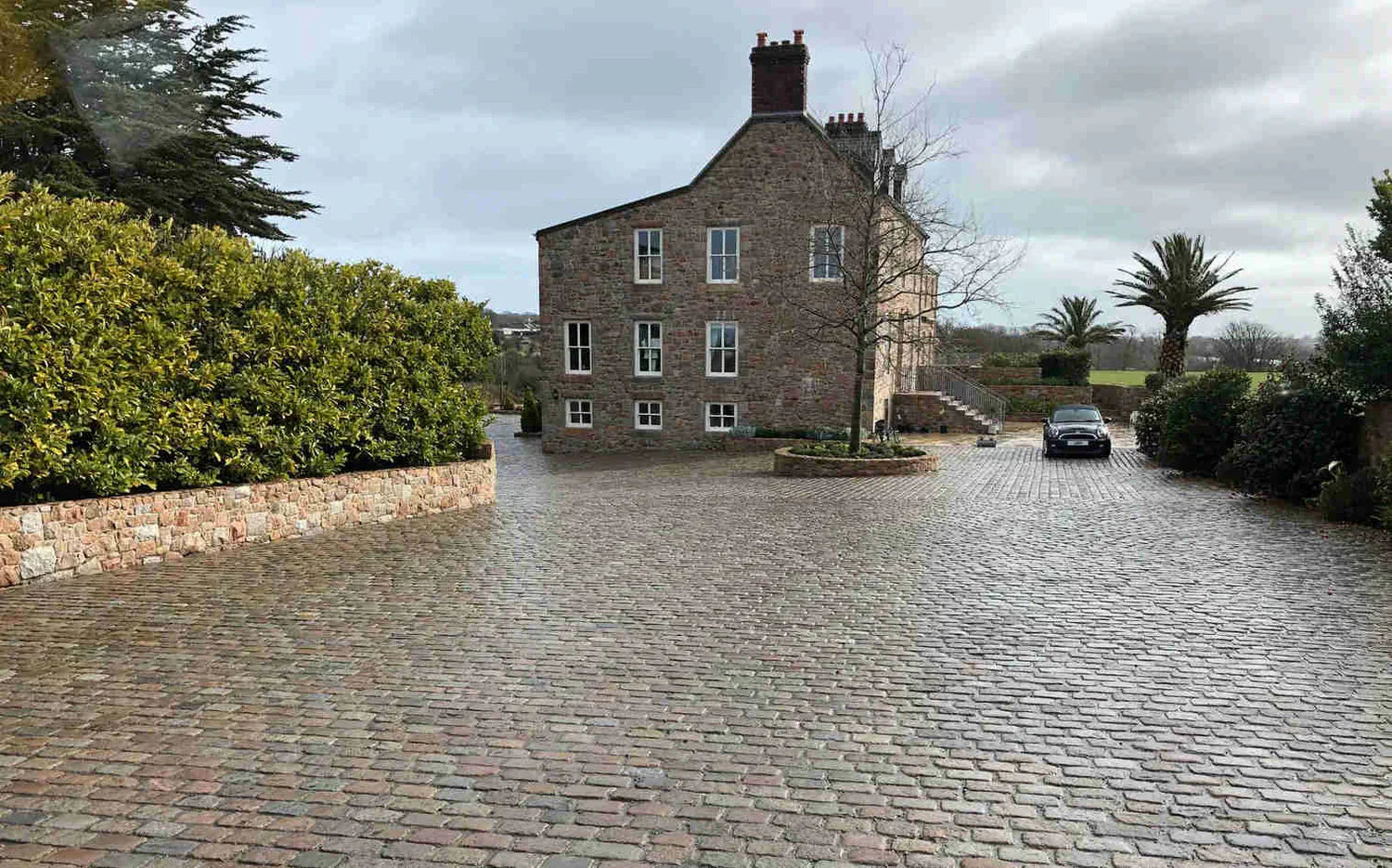Reclaimed Stone Cobble Tops for Driveways & Courtyards | Britannia Stone