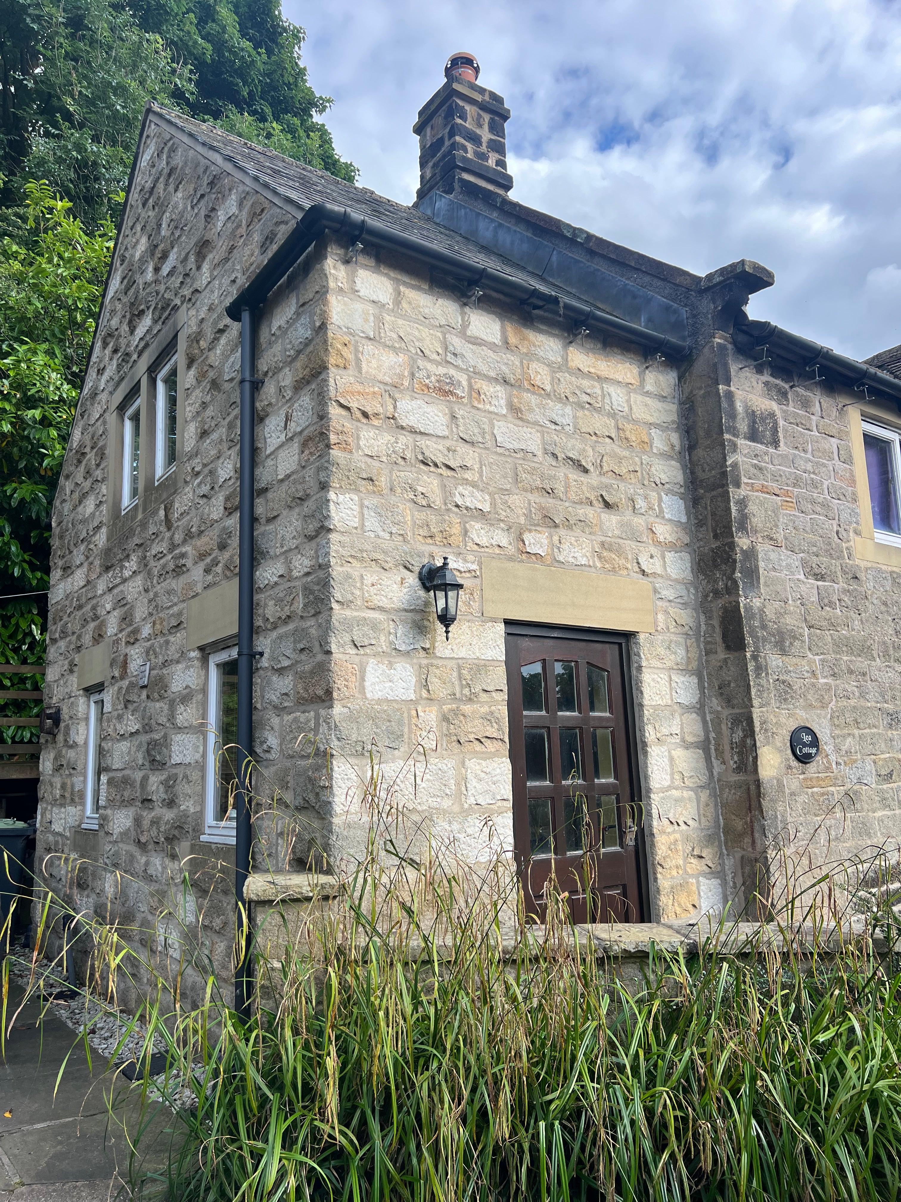 Purchased tumbled building stone for a house extension in peak district. Very happy with the quality of the stone and mix of colours to match the property.