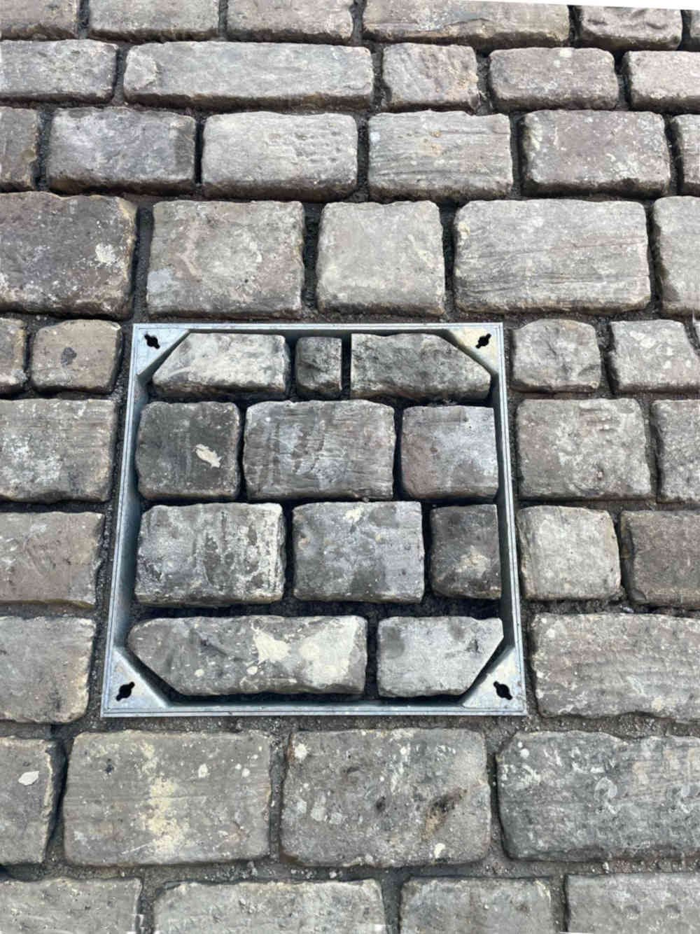 Reclaimed grit stone cobbles | Britannia Stone