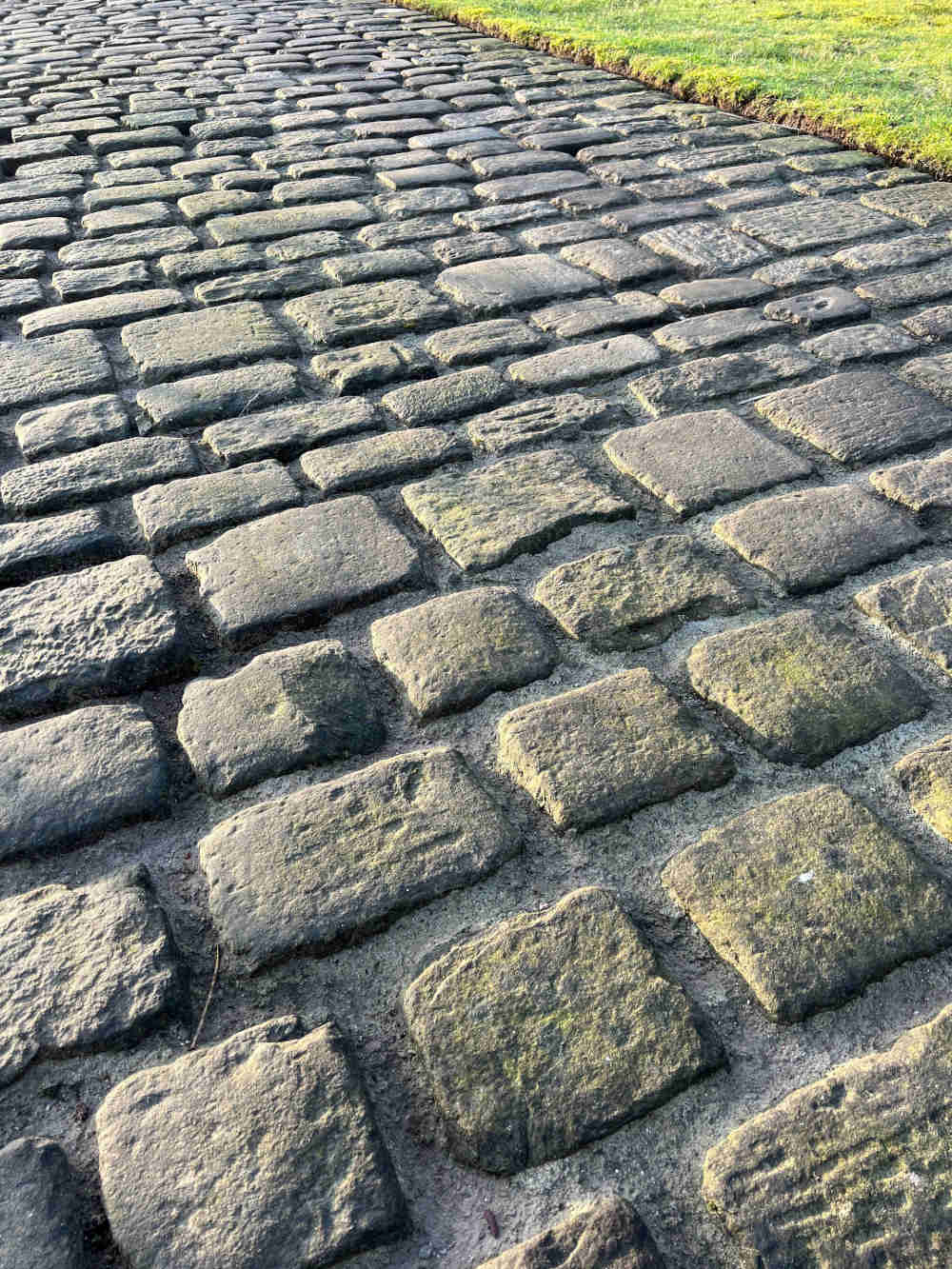 Reclaimed grit stone cobbles | Britannia Stone