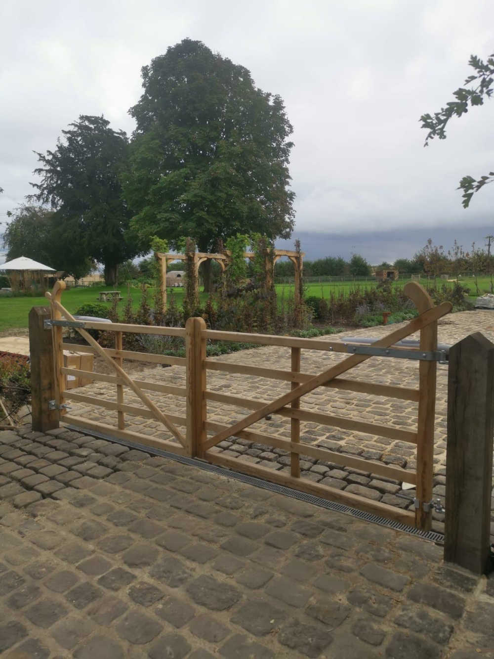 Reclaimed grit stone cobbles | Britannia Stone