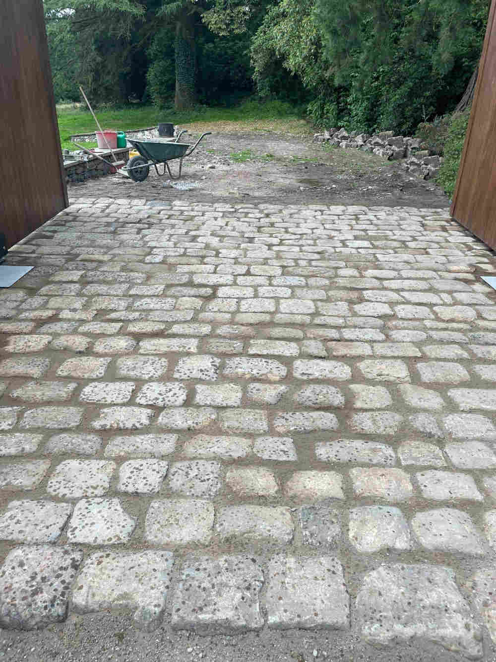 Reclaimed grit stone cobbles | Britannia Stone
