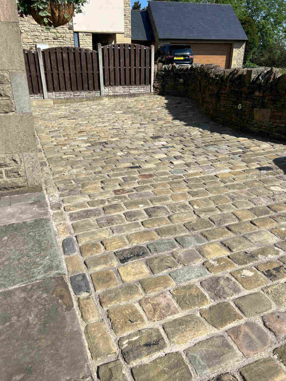 Reclaimed grit stone cobble stone setts, driveway | Britannia Stone