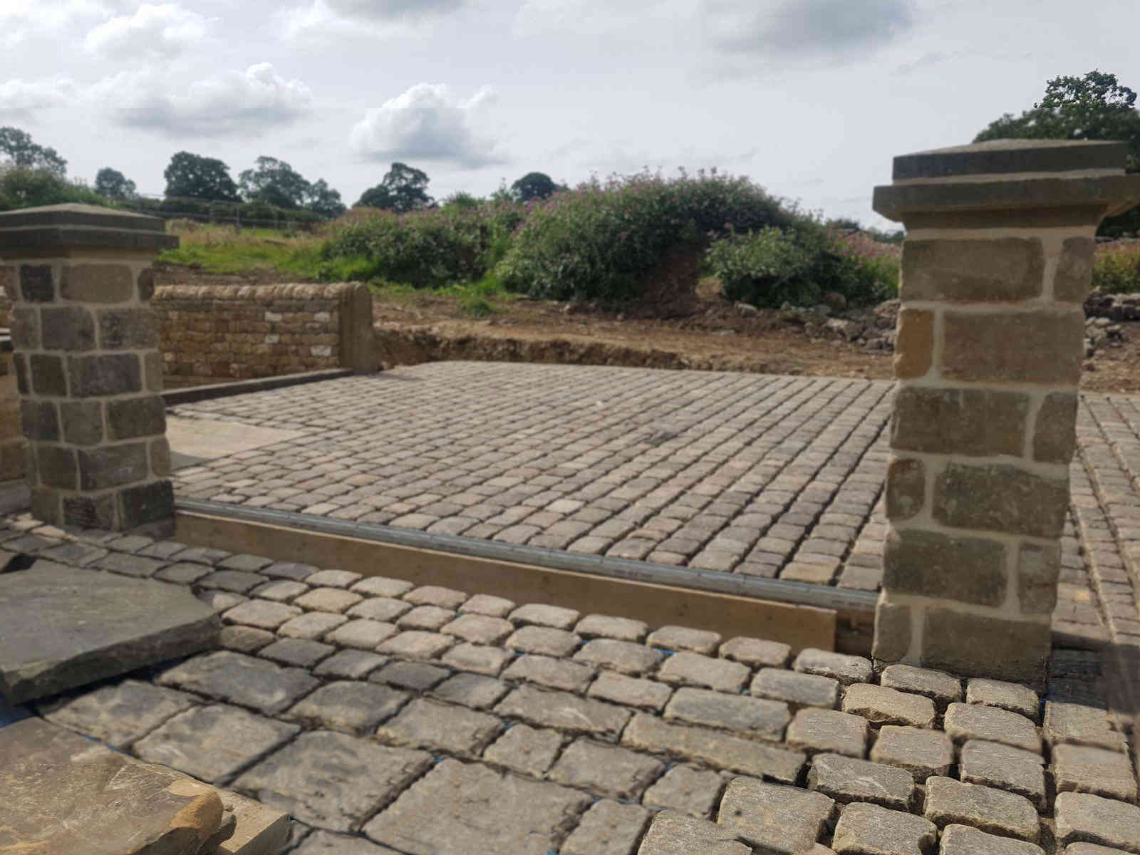 Reclaimed grit stone cobbles | Britannia Stone