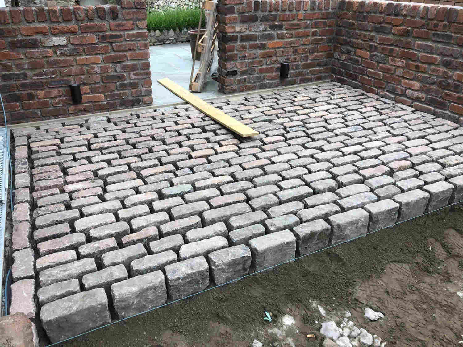 Reclaimed  cobble setts courtyard construction |  Britannia Stone