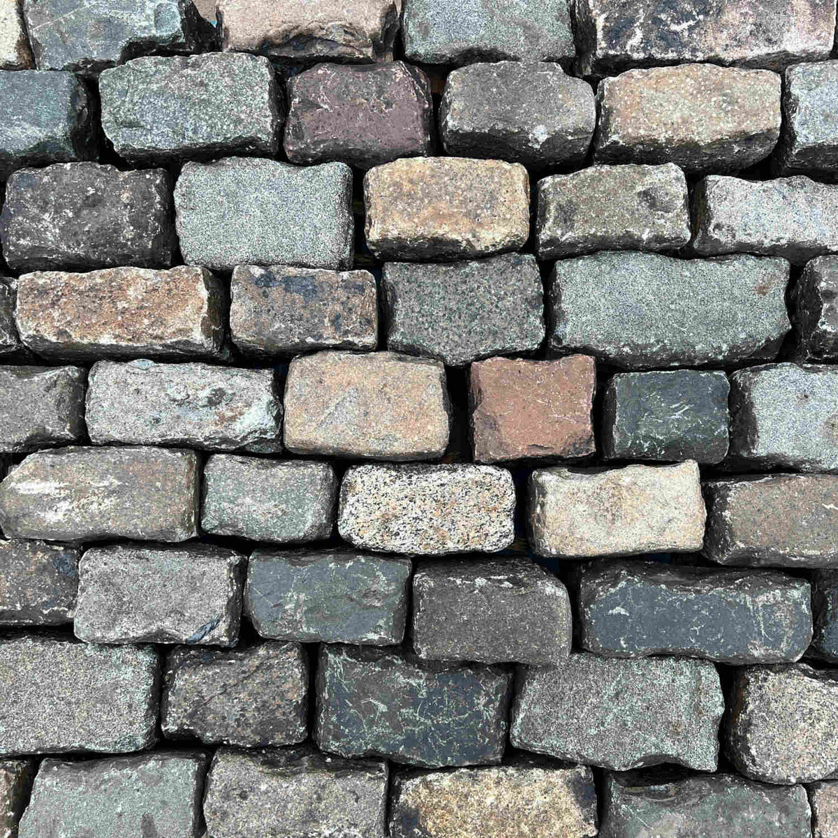 Reclaimed Cobble Setts, Gritstone Cobbles Granite Sett – Britannia Stone