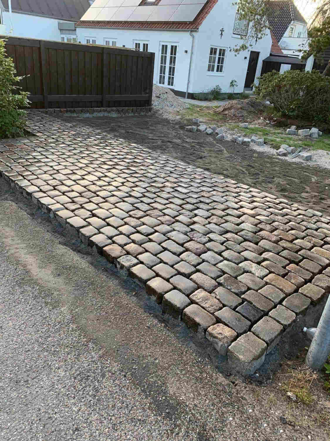 Reclaimed  cobble setts |  Britannia Stone