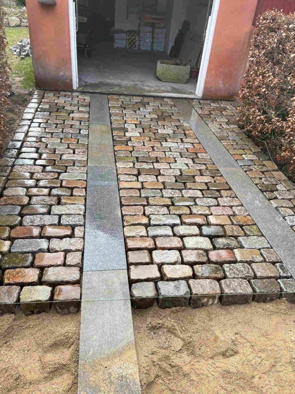 Reclaimed mixed granite cobble setts |  Britannia Stone