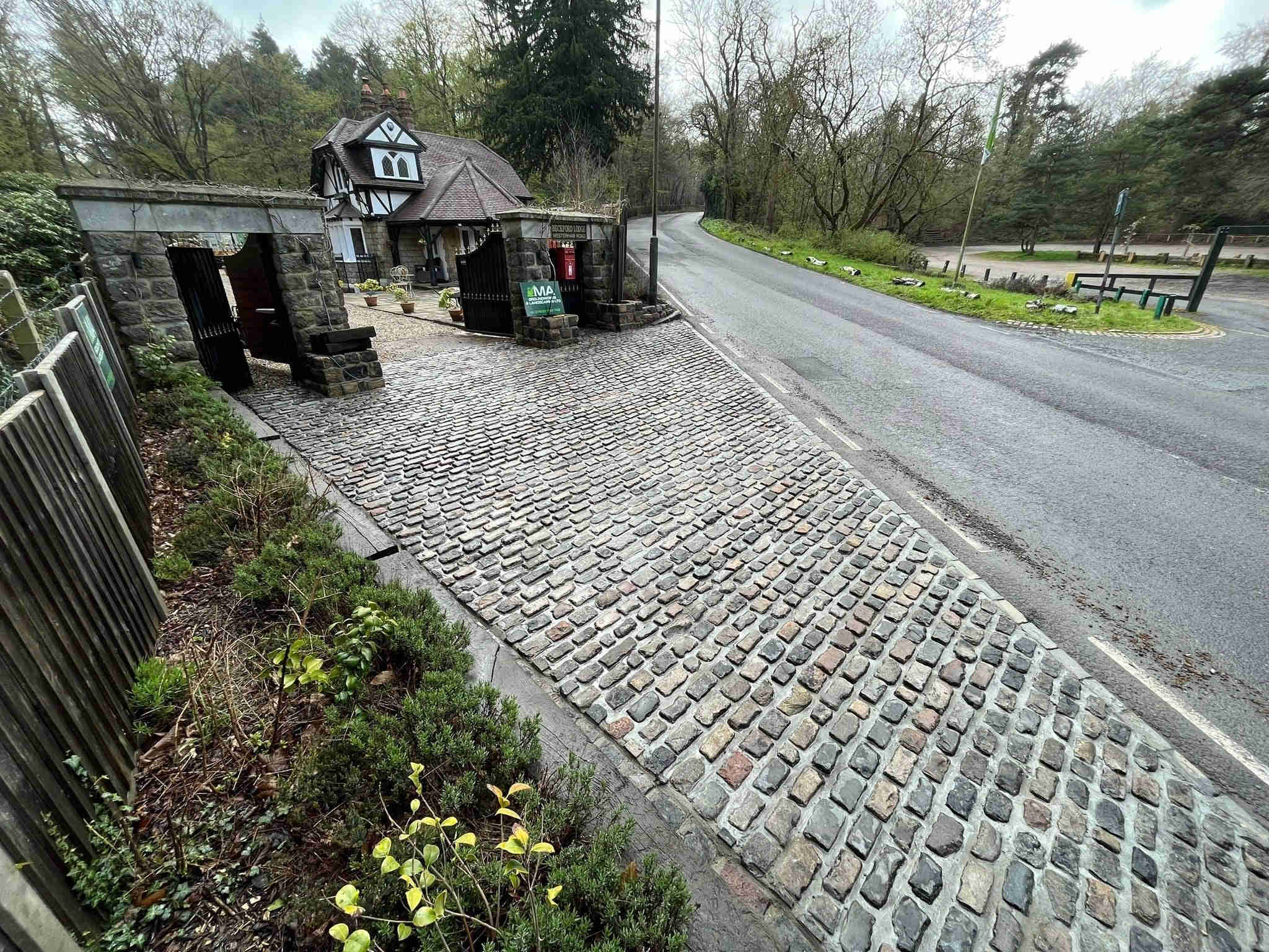 Reclaimed  cobble setts, driveway  |  Britannia Stone