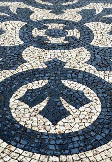 Reclaimed Portuguese Black Calico Cobbles (Ton Bag) - Reclaimed Brick Company