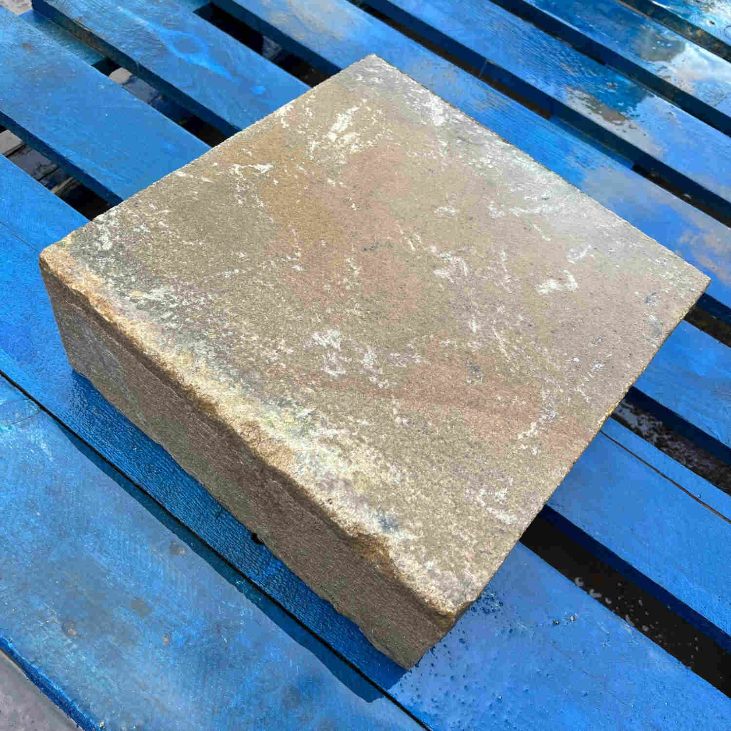 Reclaimed stone quoins 300mm-x-300mm